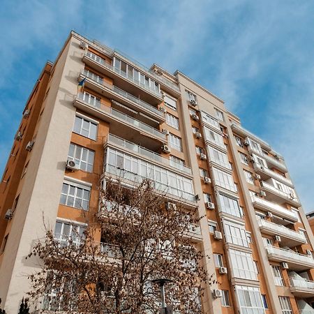 Penthouse Aeroport Iasi Apartment Bagian luar foto