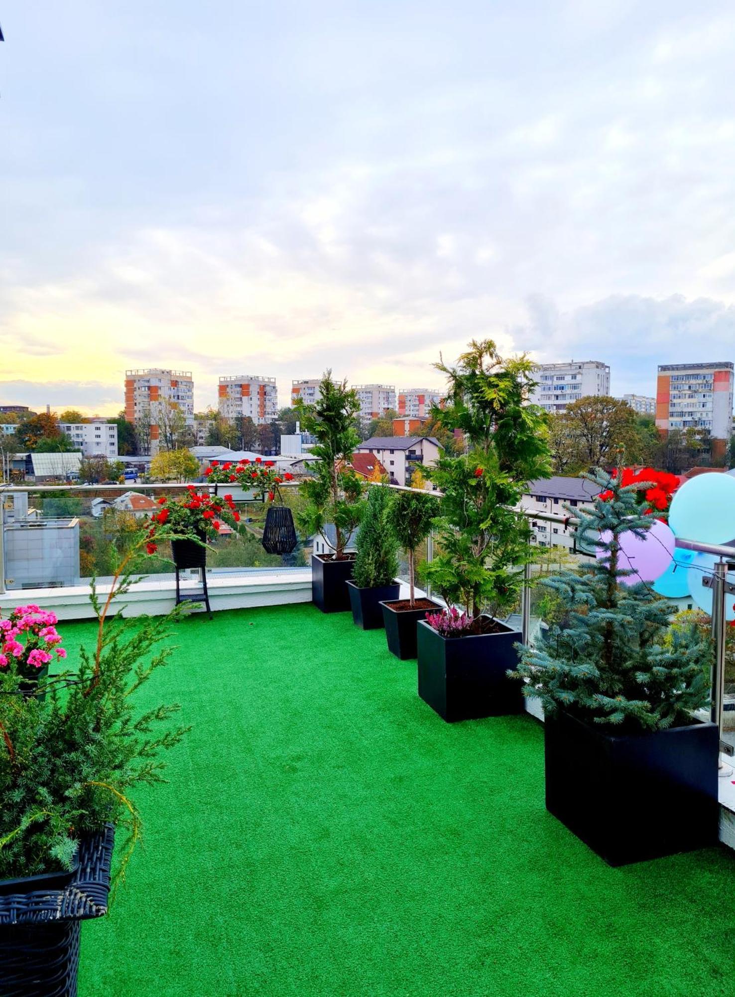 Penthouse Aeroport Iasi Apartment Bagian luar foto