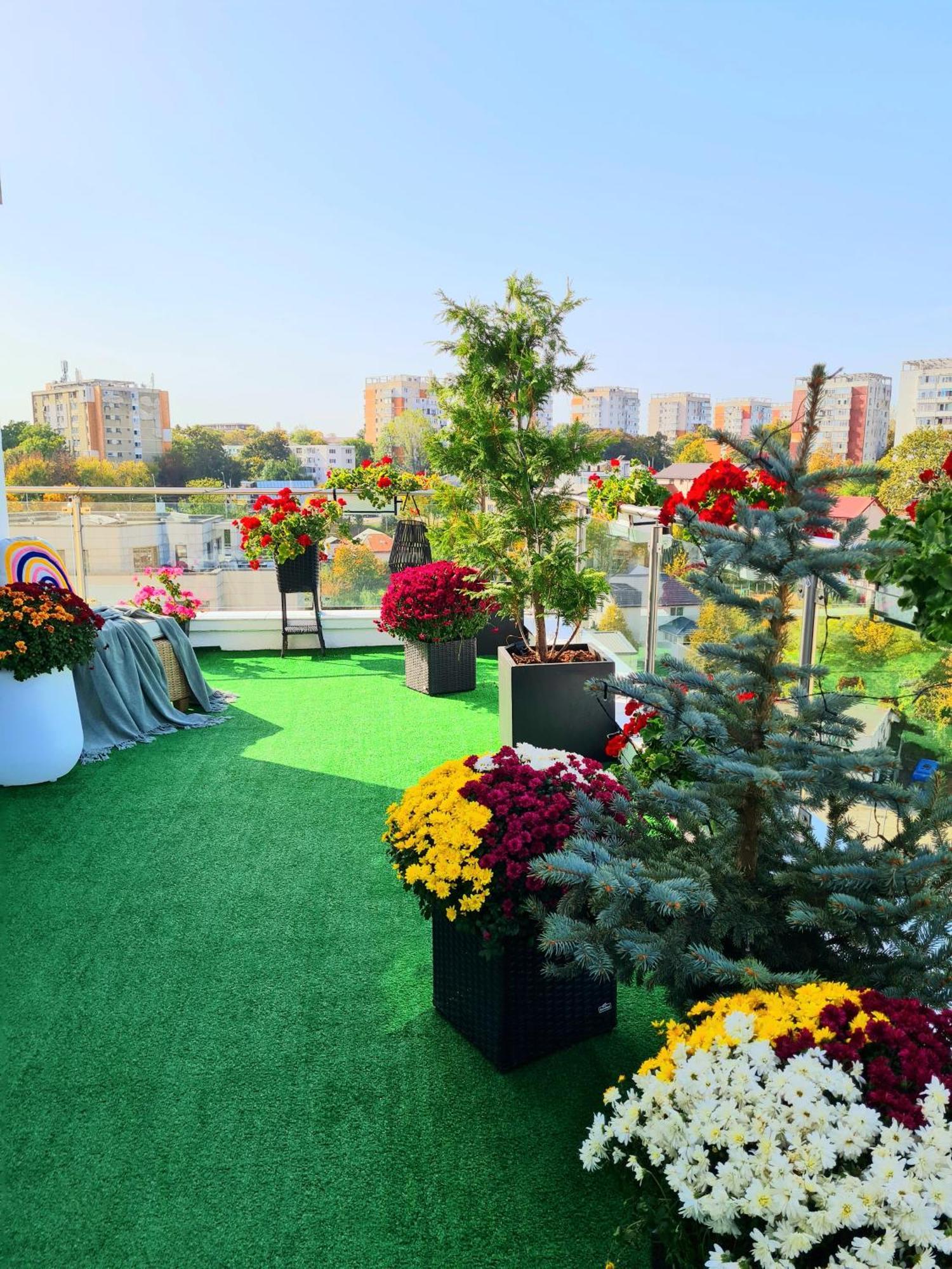 Penthouse Aeroport Iasi Apartment Bagian luar foto