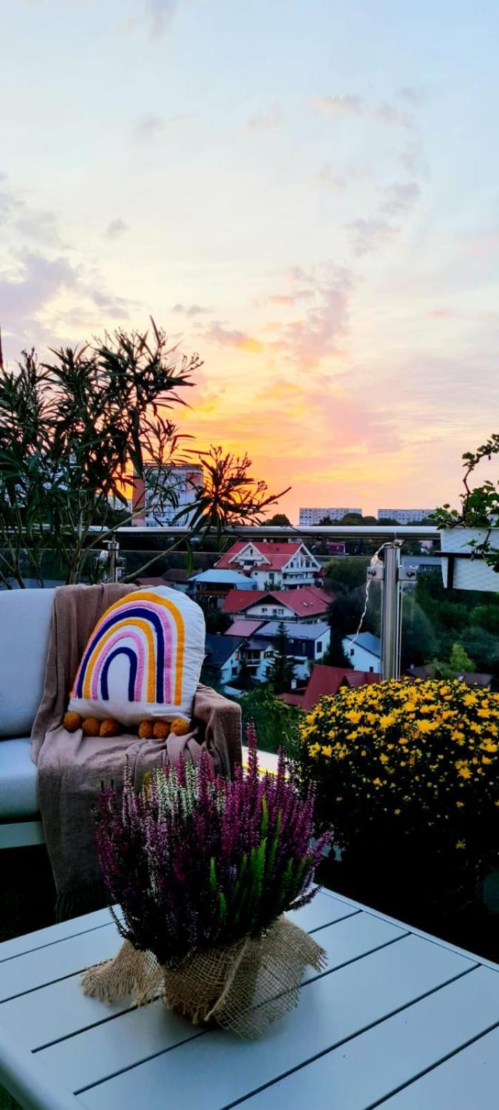 Penthouse Aeroport Iasi Apartment Bagian luar foto